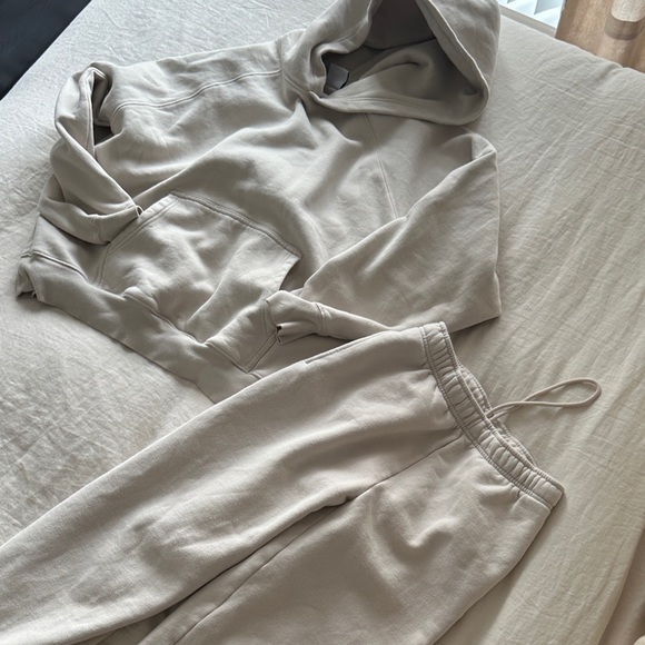 Aritzia Pants - Aritzia Cozy Fleece mega fit hoodie (size M) & sweatpants (XS) set